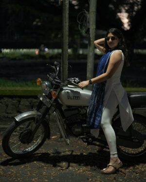 Malavika Sreenath Instagram - Ride polaama? 😉 

📸 @muzammilmooza 🫶🏼