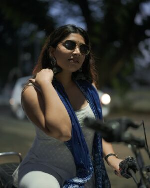 Malavika Sreenath Instagram - Ride polaama? 😉 

📸 @muzammilmooza 🫶🏼
