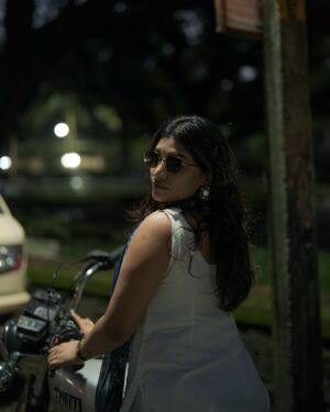 Malavika Sreenath Instagram - Ride polaama? 😉 

📸 @muzammilmooza 🫶🏼