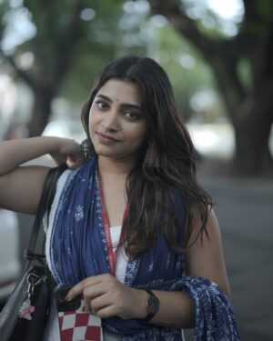 Malavika Sreenath Instagram - Still living in my “Neethane en ponvasantham” Era🌸

📸 @muzammilmooza eppadi ivlo azhaga! 🙈

[ neethane en ponvasantham, ootd, white kurti, tamil, college fit, azhagu, tamil girl, gvm, ilayaraja ]