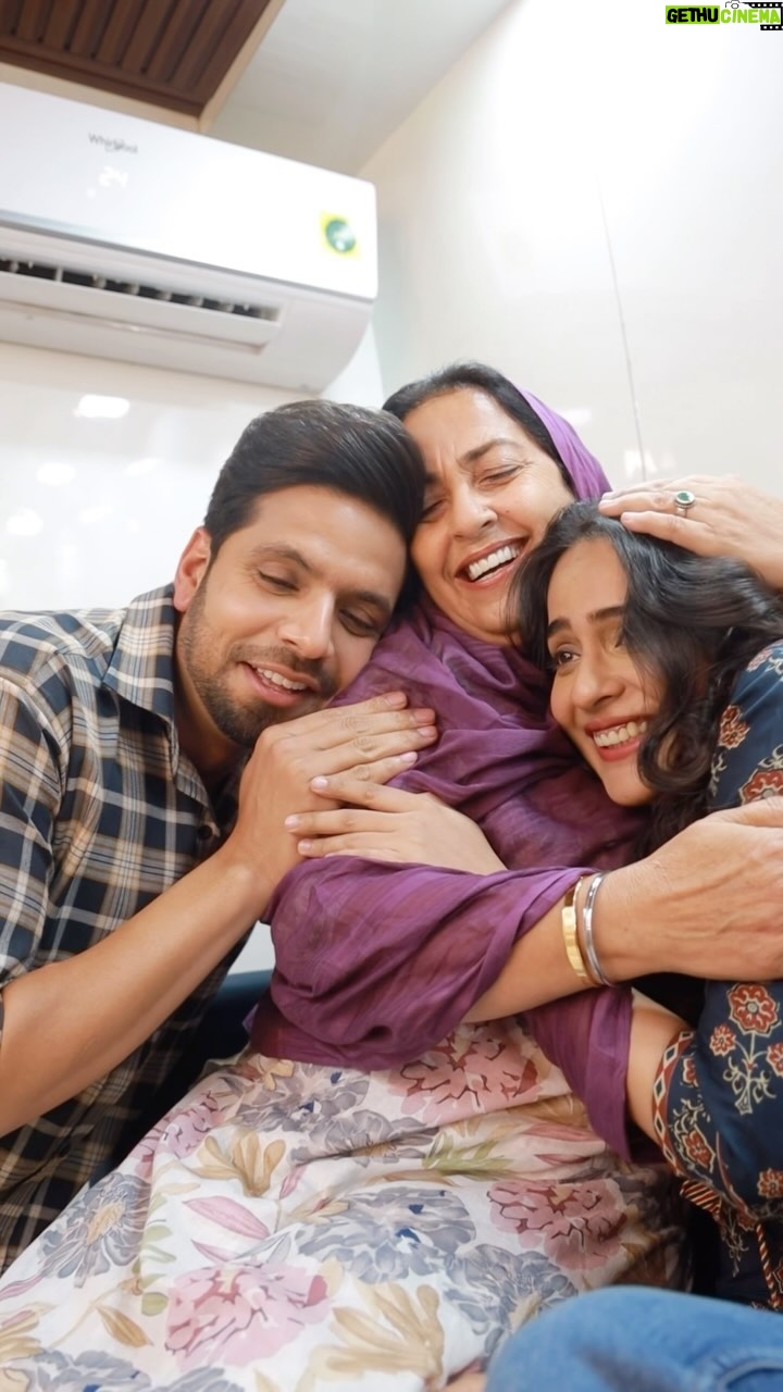 Malvi Malhotra - 1.8K Likes - When North meets SOUTH 🤣🤣🤣
#kingbchouhan #malvimalhotra #rupinderrupi 🤗
#updatedbalma ♥️
#trending #trendingreels #trendingnow #fun #entertainment 😅