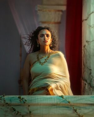 Malvika Nair Instagram - We envisioned Uttara as a character with idealized features—large, expressive eyes, soft and delicate facial contours, and skin that radiates an inner glow. Malvika Nair was the perfect choice to embody the grace, elegance, and timeless beauty of Uttara.

For her attire, we selected a self-checkered, textured cotton mal, reminiscent of the finest cottons of a bygone era. To enhance its authenticity, we incorporated a pure zari border, seamlessly integrated into the fabric, creating the illusion of a sari woven from a single loom.

When it came to the pleating, we drew inspiration from a vintage portrait of Princess Victoria Gowramma (1822-1865), capturing the essence of royal heritage in the draping style.

For the jewelry, we collaborated with Bajrang Jewellers, carefully curating from their exquisite collection of vintage pieces.

In the end, Uttara emerged as an embodiment of both earthly beauty and divine grace, a true reflection of our vision.

@vyjayanthimovies @nag_ashwin @swapnaduttchalasani @priyankacdutt @lbajrangpershadjewellers @kalki2898ad @sindhuri_bathula @abhistylez @sahithip_ @saikumar__kakkerla