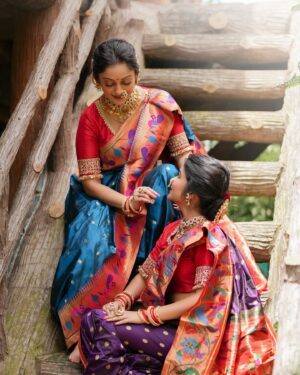 Manasi Naik Instagram - गवर गौरी ग गौरी ग,
झिम्मा फुगडी खेळू दे,
हिरव्या रानात रानात
गवर माझी नाचू दे
गौरी पूजनाच्या हार्दिक शुभेच्छा 🌺🌺

An Exclusive with @nathicha__nakhara 🎬😇

Jewellery 🎀 @nathicha__nakhara 
MUA 🎀 @neeta_kudale_  and @hair_by_monali 
Outfit 🎀 @shobha_designer_24 
Photography 🎀 @image.pro.studio 
Location 🎀 @forest_home_villa 
Saree drape 🎀 @santoshikadam81
Nails 🎀 @nailartstudio_lokhndwala