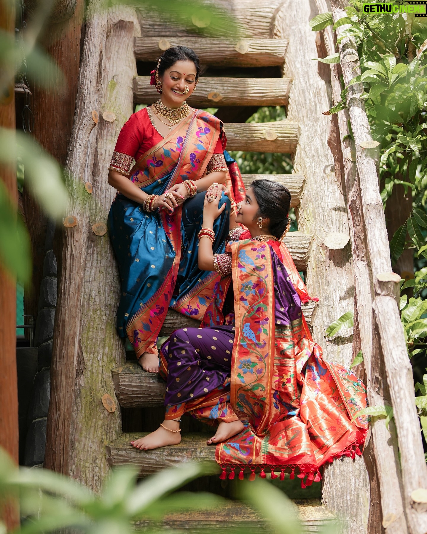 Manasi Naik - 54.7K Likes - गवर गौरी ग गौरी ग,
झिम्मा फुगडी खेळू दे,
हिरव्या रानात रानात
गवर माझी नाचू दे
गौरी पूजनाच्या हार्दिक शुभेच्छा 🌺🌺
An Exclusive with @nathicha__nakhara 🎬😇
Jewellery 🎀 @nathicha__nakhara
MUA 🎀 @neeta_kudale_ and @hair_by_monali
Outfit 🎀 @shobha_designer_24
Photography 🎀 @image.pro.studio
Location 🎀 @forest_home_villa
Saree drape 🎀 @santoshikadam81
Nails 🎀 @nailartstudio_lokhndwala