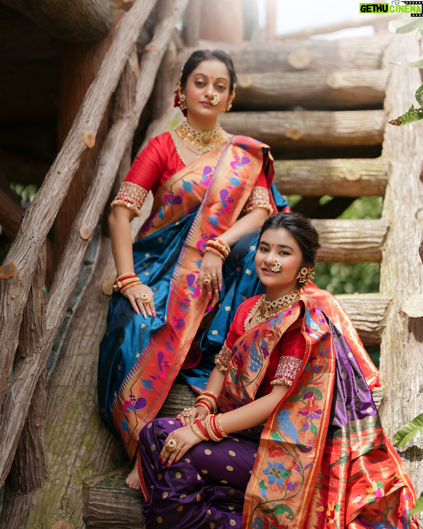 Manasi Naik - 54.7K Likes - गवर गौरी ग गौरी ग,
झिम्मा फुगडी खेळू दे,
हिरव्या रानात रानात
गवर माझी नाचू दे
गौरी पूजनाच्या हार्दिक शुभेच्छा 🌺🌺
An Exclusive with @nathicha__nakhara 🎬😇
Jewellery 🎀 @nathicha__nakhara
MUA 🎀 @neeta_kudale_ and @hair_by_monali
Outfit 🎀 @shobha_designer_24
Photography 🎀 @image.pro.studio
Location 🎀 @forest_home_villa
Saree drape 🎀 @santoshikadam81
Nails 🎀 @nailartstudio_lokhndwala