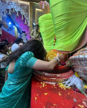 Manasi Naik Instagram - स्वर्गात पण जे सुख मिळणार नाही
ते तुझ्या चरणाशी आहे.
कितीही मोठी समस्या असुदे बाप्पा
तुझ्या नावातच समाधान आहे 🌺
माझं आणि बाप्पाचं खूप छान नातं आहे
जिथे मी जास्त मागत नाही
आणि बाप्पा मला कधी कमी पडू देत नाही🙏🏻
Ganesh Chaturthi chya sarwanna Manapasun Khup Shubbeccha ❤️
Ganpati Bappa Moraya 😇🙏🏻

Ganesh Chaturthi 2024 👱🏻‍♀️🫶🏻🎀