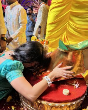 Manasi Naik Instagram - स्वर्गात पण जे सुख मिळणार नाही
ते तुझ्या चरणाशी आहे.
कितीही मोठी समस्या असुदे बाप्पा
तुझ्या नावातच समाधान आहे 🌺
माझं आणि बाप्पाचं खूप छान नातं आहे
जिथे मी जास्त मागत नाही
आणि बाप्पा मला कधी कमी पडू देत नाही🙏🏻
Ganesh Chaturthi chya sarwanna Manapasun Khup Shubbeccha ❤️
Ganpati Bappa Moraya 😇🙏🏻

Ganesh Chaturthi 2024 👱🏻‍♀️🫶🏻🎀