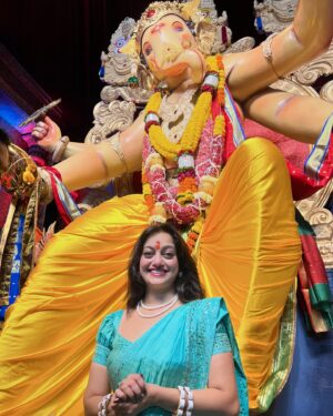 Manasi Naik Instagram - स्वर्गात पण जे सुख मिळणार नाही
ते तुझ्या चरणाशी आहे.
कितीही मोठी समस्या असुदे बाप्पा
तुझ्या नावातच समाधान आहे 🌺
माझं आणि बाप्पाचं खूप छान नातं आहे
जिथे मी जास्त मागत नाही
आणि बाप्पा मला कधी कमी पडू देत नाही🙏🏻
Ganesh Chaturthi chya sarwanna Manapasun Khup Shubbeccha ❤️
Ganpati Bappa Moraya 😇🙏🏻

Ganesh Chaturthi 2024 👱🏻‍♀️🫶🏻🎀