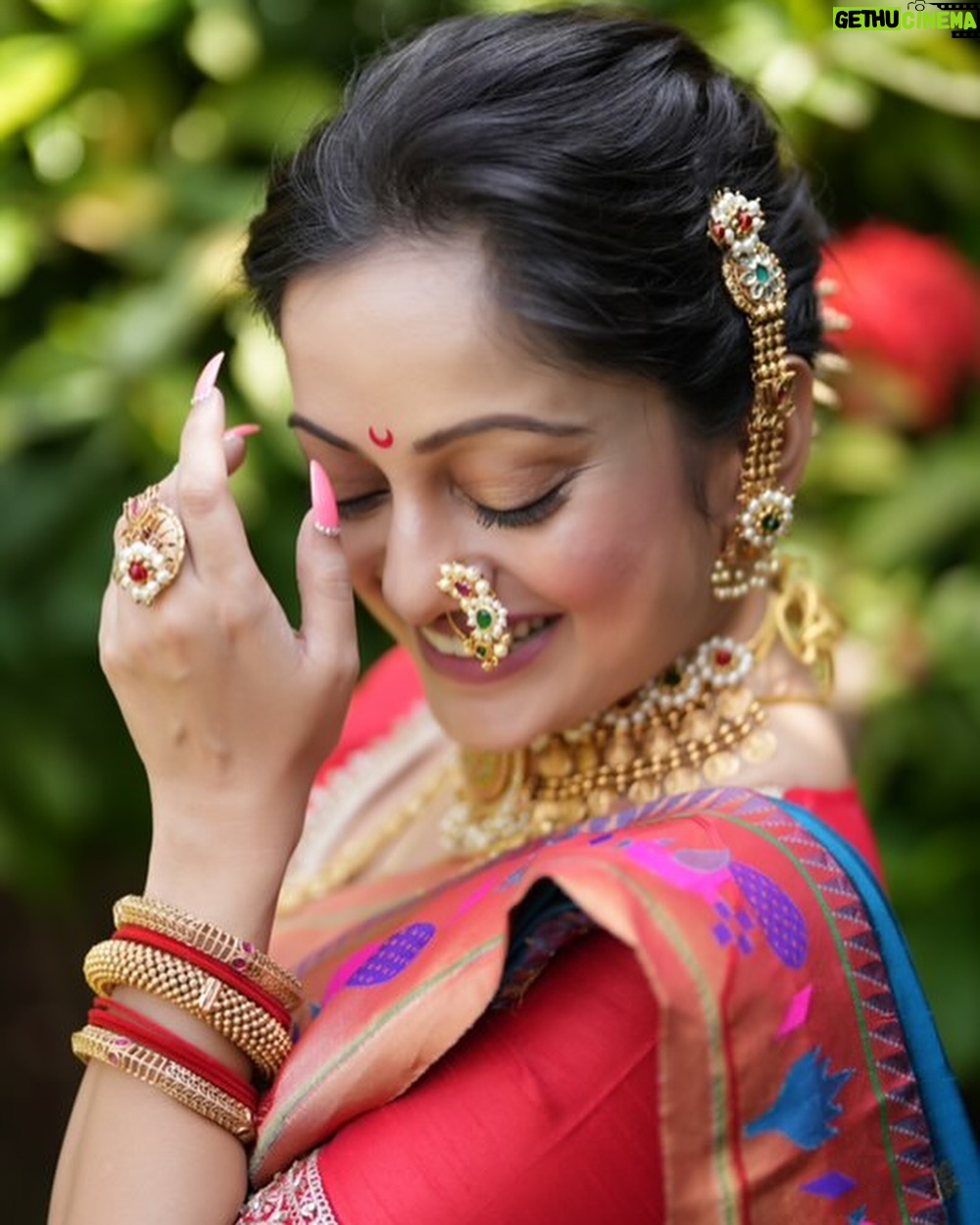 Manasi Naik - 40.4K Likes - संकटावर अशा रितीने तुटून पडा की, जिंकलो तरी इतिहास आणि हरलो तरी इतिहासच…🎬👸🏻❤️🫶🏻🎀
An Exclusive with @nathicha__nakhara 🎬😇
Jewellery 🎀 @nathicha__nakhara
MUA 🎀 @neeta_kudale_ and @hair_by_monali
Outfit 🎀 @shobha_designer_24
Photography 🎀 @image.pro.studio
Location 🎀 @forest_home_villa
Saree drape 🎀 @santoshikadam81
Nails 🎀 @nailartstudio_lokhndwala