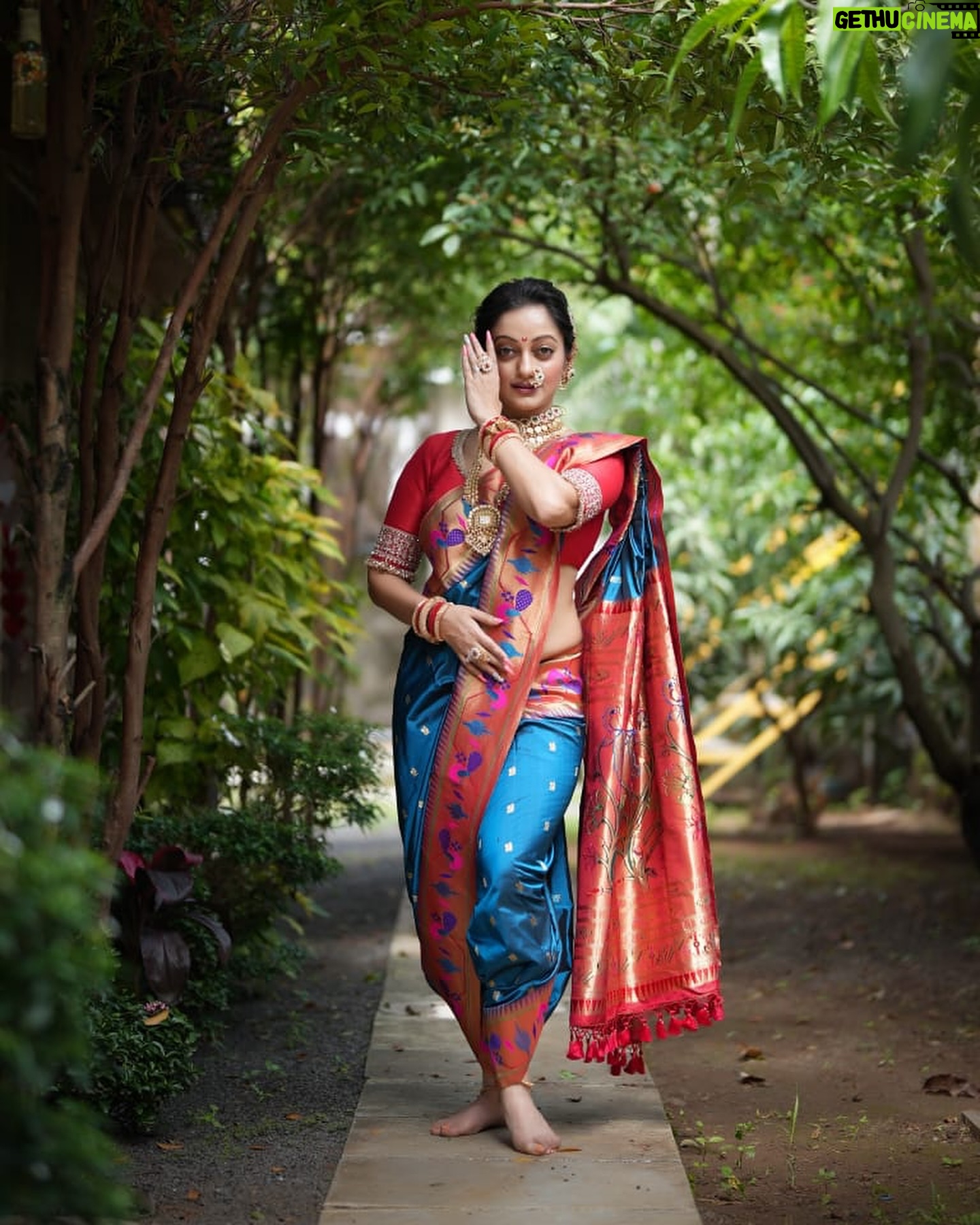 Manasi Naik - 74.2K Likes - सुंदर मन हे हजार सुंदर चेहऱ्यांपेक्षा श्रेष्ठ आहे 👸🏻
An Exclusive with @nathicha__nakhara 🎬😇
Jewellery 🎀 @nathicha__nakhara
MUA 🎀 @neeta_kudale_ and @hair_by_monali
Outfit 🎀 @shobha_designer_24
Photography 🎀 @image.pro.studio
Location 🎀 @forest_home_villa