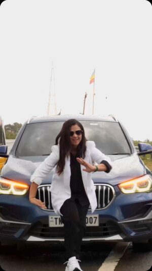 Manimegalai Instagram - New Camera testing with my dance Reel as first video 🤩 
Coz na romba raasi for Hussain 😜
Sunday drive on d way la oru fun 🕺
VC : @mehussain_7 📸 

#trending #dance #rain #longdrive
