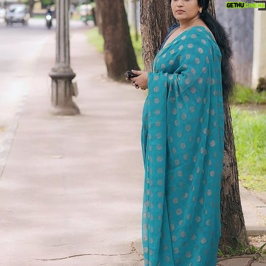 Manju Pathrose - 20.5K Likes - Seeing me in saree for several times... Still.. The fire in his eyes...🔥🔥🔥
Thank you so much @kanistha_boutique for the beautiful saree....