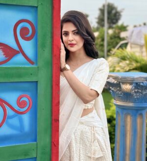 Mansi Joshi Instagram - Once you make a decision, the universe conspires to make it happen. 💖🕊️And it is happening 🙈❤️

Outfit by @the.clothkitchen_official_ 😍

#nandha #chandrakantham #asianet #mansijoshi #postoftheday #dheecelebrityspecial #etvtelugu