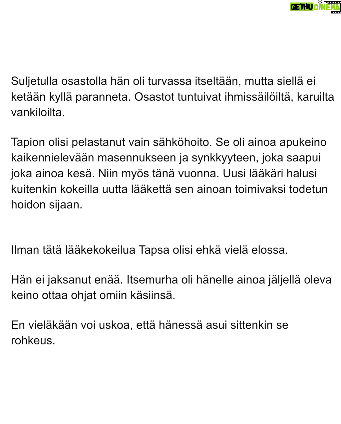 Maria Veitola - 51.4K Likes - Urheilutoimittajalegenda Tapio Suominen menehtyi tänä kesänä. Hän sairasti kaksisuuntaista mielialahäiriötä ja puhui siitä avoimesti.
Minuun otti yhteyttä Tapion entinen puoliso Birgit. Hän oli Tapion paras ystävä ja lähestulkoon ainoa tuki. Vaikka Birgit kaihtaa julkisuutta, hän koki tärkeäksi tuoda kaksisuuntaista mielialahäiriötä ja läheisen kokemusta siitä näkyväksi.
Terveyden pettäminen on aina hirveää. Erityisen hirveää on, kun se tapahtuu peruuttamattomasti, eikä sairauteen ole parannuskeinoa.
Yhteiskunnan alati vähenevät terveydenhuollon resurssit tekevät avun saamisesta entistä vaikeampaa. Liian usein sairastuneet jäävät läheistensä kannateltaviksi.
Ne vähäisetkin terveydenhuollon tarjoamat katseet ja resurssit ovat itse sairastuneessa, jolloin hänen läheisensä jäävät yksin, ilman tarvitsemaansa tukea ja apua.
Kaksisuuntainen mielialahäiriö kasvattaa merkittävästi itsemurhariskiä ja on aidosti hengenvaarallinen sairaus.
Tämä on Birgitin tarina elämästä kaksisuuntaisesta mielialahäiriötä sairastaneen rakkaan rinnalla.
