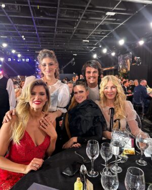 María del Cerro Instagram - ✨✨✨✨
@joti.harriague St @maiteirazu 
@floboskis.stad 
@celesteuria 
@eddierodriguez_23