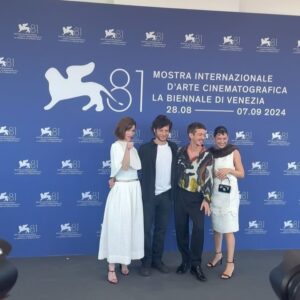 Mariana Di Girolamo Instagram - Hoy en la rueda de prensa del Festival de Venecia con “El Jockey” de Luis Ortega @eldespachocine @rei___pictures 📽️.

Un momento único que no hubiera sido posible sin el talento y apoyo de quienes me acompañaron: 

@chanelofficial 
@chanel.beauty 

@veroluna.makeup 
@_freddyalonso 

Especiales gracias @constanzaportigliati @imc_management , @one__offartists , @reniparadar y @mesalafilms 

#venicefilmfestival @labiennale #labiennalevenezia #eljockey