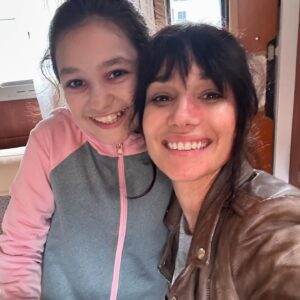 Mariela Garriga Instagram - That’s another wrap for me this year. What to say about this project? I don’t feel like I worked this entire month on the movie @laregladeosha_film because the entire team, both in front of and behind the camera, made this time on set feel like a dream—a sweet game where we were all players. We became a very close family in such a short time! This is why I love making films; we come together to create something special and original for the audience to enjoy afterward. Thank you to all of you who supported me this month and welcomed me into the Osha family with open arms. I love you all, and you’ll be forever in my heart. I hope our paths cross again. See you at the premiere. Big hug. Mariela/Belén 💕🎉🎬 Eskerrik asko
#bilbaocity #moviemaking #laregladeosha