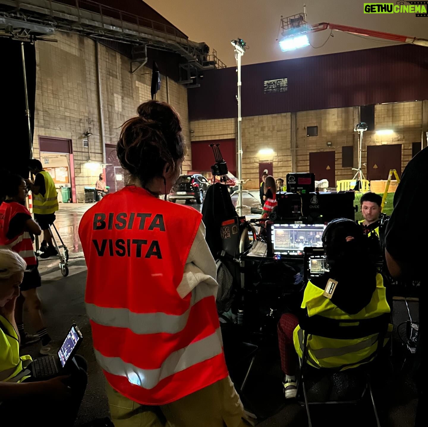 Mariela Garriga - 1.4K Likes - That’s another wrap for me this year. What to say about this project? I don’t feel like I worked this entire month on the movie @laregladeosha_film because the entire team, both in front of and behind the camera, made this time on set feel like a dream—a sweet game where we were all players. We became a very close family in such a short time! This is why I love making films; we come together to create something special and original for the audience to enjoy afterward. Thank you to all of you who supported me this month and welcomed me into the Osha family with open arms. I love you all, and you’ll be forever in my heart. I hope our paths cross again. See you at the premiere. Big hug. Mariela/Belén 💕🎉🎬 Eskerrik asko
#bilbaocity #moviemaking #laregladeosha
