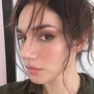 Mariela Garriga Instagram - Gracias a la vida, que me ha dado tanto este año 🎶 ✨💖 The unexpected things are the best, especially when you have the love of your family and the support from everyone around you. I feel a lot of gratitude for what has happened to me this year and for all the people I’ve met along the way, some of whom I can now call friends. Thank you to everyone for making the past year so magical. Love you all ✨💕
#bday