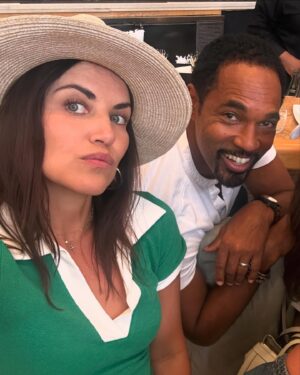Marika Domińczyk Instagram - What a week! Thank you @shondarhimes for an epic time at the @usopen. When the #scandal #family get together it’s always #magic. So many pictures , will be posting this for awhile 😂 love you all. @scottkfoley @ktqlowes @shappyshaps @linnysuelowy @jeffperryreal @bellamyyoung @tonygoldwyn @lynpaolo Also was amazing to see more @shondaland fam . Mini #reunion for me! 🤣@greysabc @ellenpompeo & @jasonwinstongeorge 🎾 #tennis @chrissieevert @rennaestubbs @bigfoe1998 😘