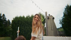 Marilou Instagram - Donner un appareil photo jetable à un enfant ça fait les plus beaux souvenirs 🎞️ 

C’est ma recommandation du jour 🤍