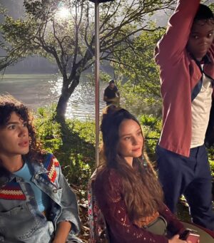 Marina Person Instagram - carrossel de selfies dessa temporada de #devoltaaos15 que estreia hoje! 
1) com Anita 18 e30, no episódio final
2) primeira diária q dirigi @larissamanoela no episódio 4, acampamento
3) com Fabrício e Camila no acampamento 
4) video assist da cena da barraca com Anita e Fabrício
5)claquete
6) Camila, Carol e Anita, na rua das Imperatrizes, indo pro acampamento (ep4)
7) Nila, Larissa e Faiska esperando pra filmar a cena do incêndio da barraca (ep 4)
8) making of da casa de Denis , participação especial de @gduvivier ,  com Joel e Anita
9) no carro indo da base pro set com @joaoguilherme 
10) making of castigo de Filipa com universitária Lúcia @livialagatto