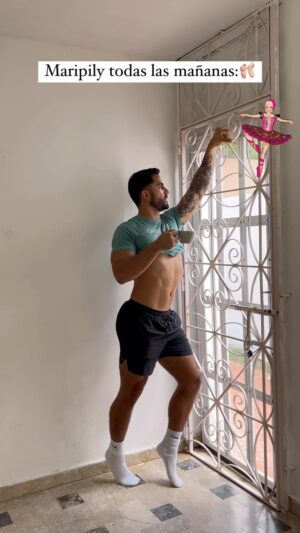 Maripily Instagram - @maripilyoficial todas las mañanas desde su bello balcón😂😂