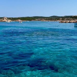 Marisa Passera Instagram - Una giornata perfetta per salutare questo mare incantato che rimarrà per sempre il mio preferito @aritmodellacqua 🩵 Spargi , Santa Maria , Razzoli #sardegnadelmiocuore