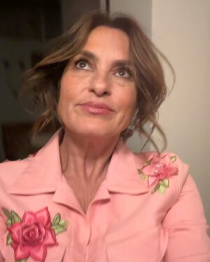 Mariska Hargitay Instagram - Just walked in the door from a very loooong  night shoot and opened a present a lovely human handed me at work!
Thank you  Dixie “Laura” for this incredibly sweet and amazing, handmade, one of a kind, pink, denim jacket! 💗 i absolutely adore it. Thank you so much. Love all the hidden surprises.  Heartfelt gift made with love. #Passion #Empathy #Ferocity #Love. 
🩷🌸🩷🌸🩷🌸🩷🌸🩷🌸🩷🌸🩷🌸🩷 #PerfectFit #EveryoneNeedsALittlePretty