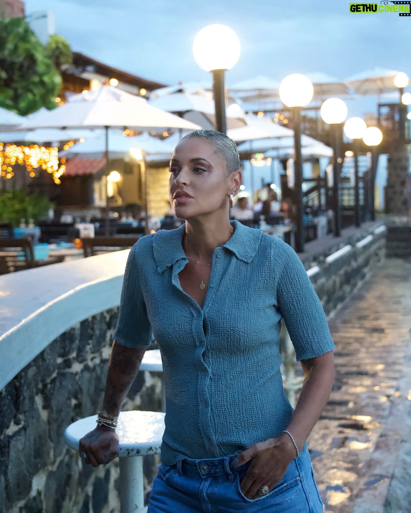 Mariza - 5.2K Likes - Hoje estarei no festival Pedra de Lume, na companhia do meu querido @tito_paris_official 🎵
Cabo Verde, preparados para muita música? 🇨🇻
@camaraturismodecaboverde