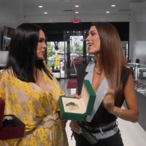 Marjorie Magri Instagram - Que haremos con estas amigas? 😅 sera que los esposos son asi de amigos hahahah