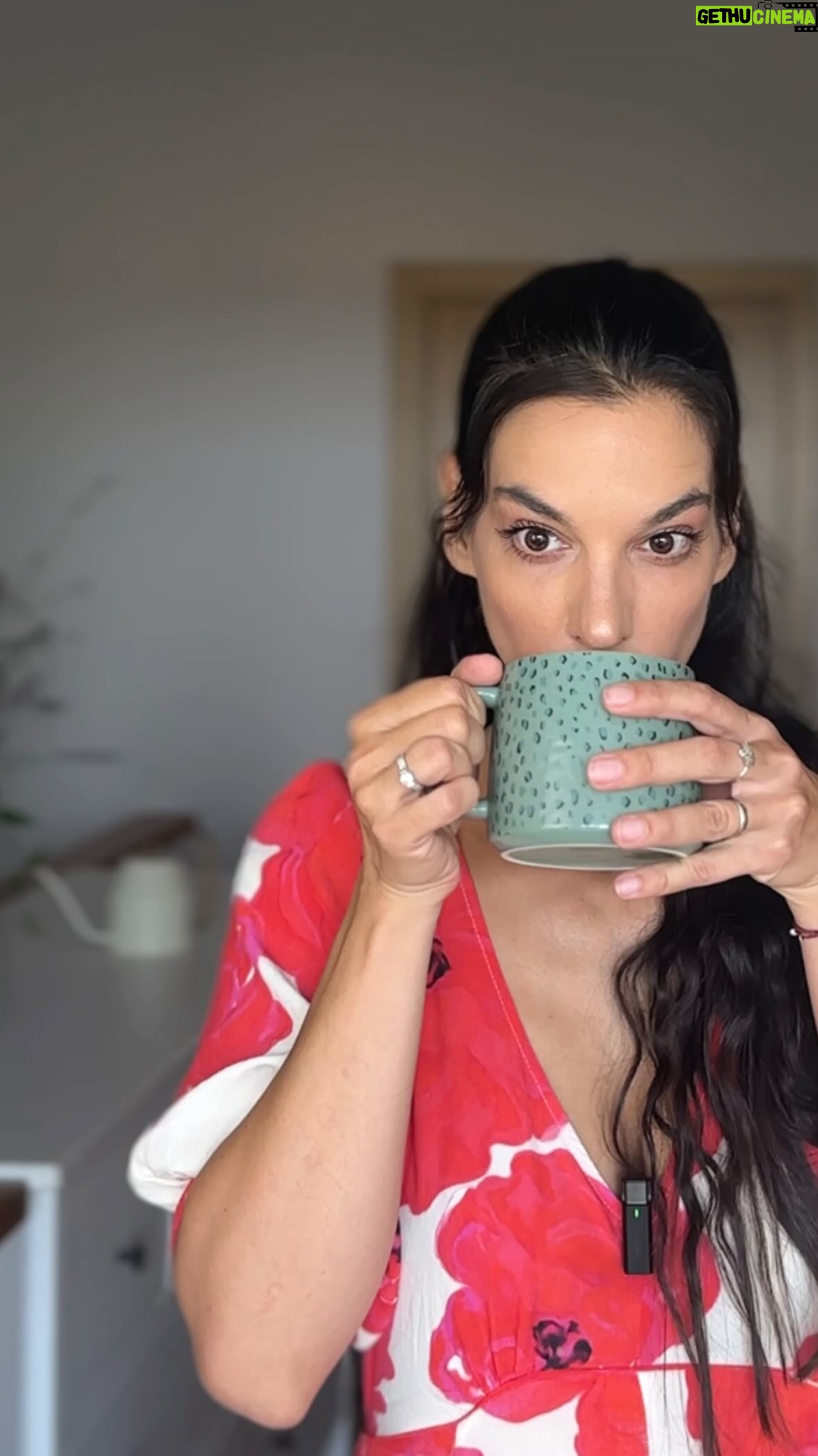 Marta Ondráčková - 738 Likes - JAK VZNIKÁ #UDRZKSICHT aneb poker face za všech okolností.
#udrzksicht #zezakulisi #podpoklickou #konvicka #pozadijezasadni #dekorace #videotvurce #kdyznatacim #mojeprace #zaber #milujuto #mistr #bezmrknuti #leti #pustsizvuk #perfekcionista #kafe #jsemklidas #stoickyklid #emoce
