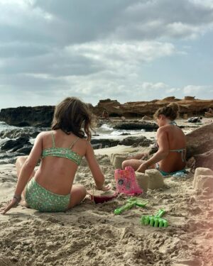 Martina Klein Instagram - Ha sido rico, divertido, purificador y necesario. Vuelvo feliz y con las pilas puestas. Gracias a las personas y a los lugres que habéis formado este “collage” veraniego. 
🌊🦎🐠🤿📷🍅⛱️👙🐚💕🦞🌅🕶️