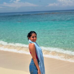 Mazel Vyas Instagram - मेरी प्यारी तस्वीरों का photo dump 🦋
.
.
.
#photodump #travel #life #memories #happiness