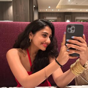 Mazel Vyas Instagram - मेरी प्यारी तस्वीरों का photo dump 🦋
.
.
.
#photodump #travel #life #memories #happiness