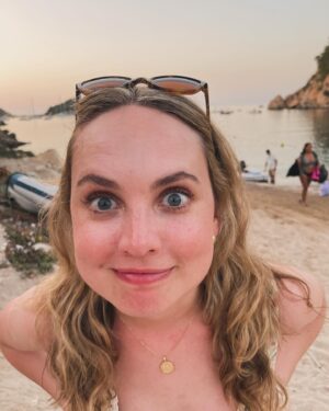 Meaghan Jette Martin Instagram - Swipe right for a jump scare.