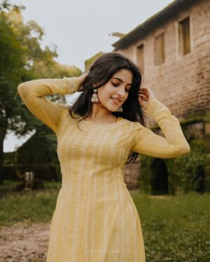 Meenakshi Dinesh Instagram - 🥭 

Captured by @sreeragtonex