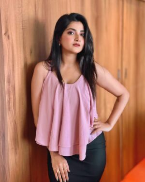 Megha Daw Instagram - Do You Know?🤷🏻‍♀️

#explorepage #meghadaw #doyouknow #diljitdosanjh