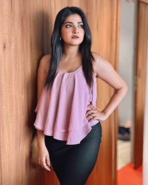 Megha Daw Instagram - Do You Know?🤷🏻‍♀️

#explorepage #meghadaw #doyouknow #diljitdosanjh