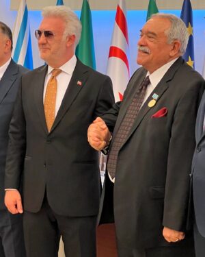 Melahat Abbasova Instagram - Azerbaycan Tiyatro Ve Sinema sanatçısı, yönetmen, pedagog , Adana Çukurova Üniversitesi öğretim görevlisi, Azerbaycan Devlet Sanatçısı canımız Profesör Cahangir Zeynalovun Ankara Azerbaycan Büyükelçiliği ve Uluslararası TURKSOY  Teşkilatının desteyi ile  70 Yıl Jübilesi geçirildi. Bütün dostlar bir aradaydık. Canım Cahangir Müellim. Size sağlık, mutluluk, yaradıcılığ işlerinizde başarılar dileyirem. ALLAH  sizin nefesinizi gözel ailenizin, biz dostlarınızın ve sevenlerinizin üstünden eksik etmesin. Sizi çox sevirik.🎂🎂🎂🎂🎉🎉♥️ @novcahan ♥️ @alihan.samedov