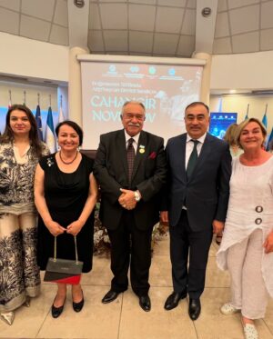 Melahat Abbasova Instagram - Azerbaycan Tiyatro Ve Sinema sanatçısı, yönetmen, pedagog , Adana Çukurova Üniversitesi öğretim görevlisi, Azerbaycan Devlet Sanatçısı canımız Profesör Cahangir Zeynalovun Ankara Azerbaycan Büyükelçiliği ve Uluslararası TURKSOY  Teşkilatının desteyi ile  70 Yıl Jübilesi geçirildi. Bütün dostlar bir aradaydık. Canım Cahangir Müellim. Size sağlık, mutluluk, yaradıcılığ işlerinizde başarılar dileyirem. ALLAH  sizin nefesinizi gözel ailenizin, biz dostlarınızın ve sevenlerinizin üstünden eksik etmesin. Sizi çox sevirik.🎂🎂🎂🎂🎉🎉♥️ @novcahan ♥️ @alihan.samedov