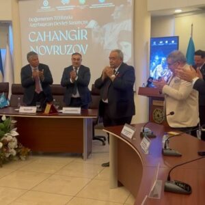 Melahat Abbasova Instagram - Azerbaycan Tiyatro Ve Sinema sanatçısı, yönetmen, pedagog , Adana Çukurova Üniversitesi öğretim görevlisi, Azerbaycan Devlet Sanatçısı canımız Profesör Cahangir Zeynalovun Ankara Azerbaycan Büyükelçiliği ve Uluslararası TURKSOY  Teşkilatının desteyi ile  70 Yıl Jübilesi geçirildi. Bütün dostlar bir aradaydık. Canım Cahangir Müellim. Size sağlık, mutluluk, yaradıcılığ işlerinizde başarılar dileyirem. ALLAH  sizin nefesinizi gözel ailenizin, biz dostlarınızın ve sevenlerinizin üstünden eksik etmesin. Sizi çox sevirik.🎂🎂🎂🎂🎉🎉♥️ @novcahan ♥️ @alihan.samedov