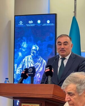 Melahat Abbasova Instagram - Azerbaycan Tiyatro Ve Sinema sanatçısı, yönetmen, pedagog , Adana Çukurova Üniversitesi öğretim görevlisi, Azerbaycan Devlet Sanatçısı canımız Profesör Cahangir Zeynalovun Ankara Azerbaycan Büyükelçiliği ve Uluslararası TURKSOY  Teşkilatının desteyi ile  70 Yıl Jübilesi geçirildi. Bütün dostlar bir aradaydık. Canım Cahangir Müellim. Size sağlık, mutluluk, yaradıcılığ işlerinizde başarılar dileyirem. ALLAH  sizin nefesinizi gözel ailenizin, biz dostlarınızın ve sevenlerinizin üstünden eksik etmesin. Sizi çox sevirik.🎂🎂🎂🎂🎉🎉♥️ @novcahan ♥️ @alihan.samedov
