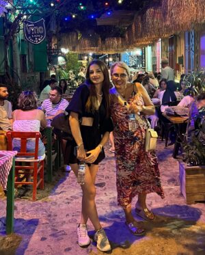 Melahat Abbasova Instagram - Çekim arası boş günümde  kızım Sudeyle Teyzemizin kızı canım Çiğdemin Ayvalıkta misafiri olduk. Her günümüz çok keyifliydi. Zeytin bile kurduk😂 canım Çğdemim her şey için teşekkür ediyorum. Seni seviyoruz. @cigdembkurt ♥️