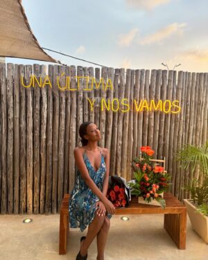 Melani Olivares Instagram - Se acabó , todo tiene un final , menos las salchichas que tienen dos! 
Graciaaas 
Cuban@s= Amor ❤️ 

@rafa_cuore 
@peterpriede 
@jazzvila 
@jose_lamuno 
@jonimarley7 
@horasanz 
@marttinaol_ 
@jeiser_cd 
@enjoytravelgroup_
