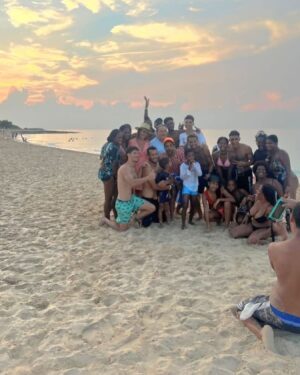 Melani Olivares Instagram - Rebosamos de amor. Cuba para siempre en el corazón ! Graciaaaas! 🩷🩷🩷 
#marianopeña 🩷🩷🩷

@enjoytravelgroup_ @jazzvila 

@jose_lamuno 
@jonimarley7 @horasanz @marttinaol_ @rafa_cuore @jeiser_cd @royaltonhabana