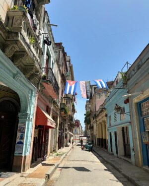 Melani Olivares Instagram - Rebosamos de amor. Cuba para siempre en el corazón ! Graciaaaas! 🩷🩷🩷 
#marianopeña 🩷🩷🩷

@enjoytravelgroup_ @jazzvila 

@jose_lamuno 
@jonimarley7 @horasanz @marttinaol_ @rafa_cuore @jeiser_cd @royaltonhabana