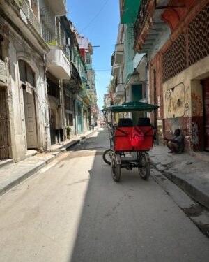 Melani Olivares Instagram - Cuba… 

Mariano peña y yo pensábamos que veníamos a devolveros tantisimo  amor que recibimos del pueblo cubano por Aida ) Nos equivocamos , es imposible devolver lo queridos que nos sentimos. Gracias de  corazón . 
Mariano y Melani 

@enjoytravelgroup_ 
@jazzvila 
@rafa_cuore