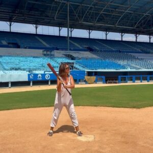 Melani Olivares Instagram - Cuba… 

Mariano peña y yo pensábamos que veníamos a devolveros tantisimo  amor que recibimos del pueblo cubano por Aida ) Nos equivocamos , es imposible devolver lo queridos que nos sentimos. Gracias de  corazón . 
Mariano y Melani 

@enjoytravelgroup_ 
@jazzvila 
@rafa_cuore