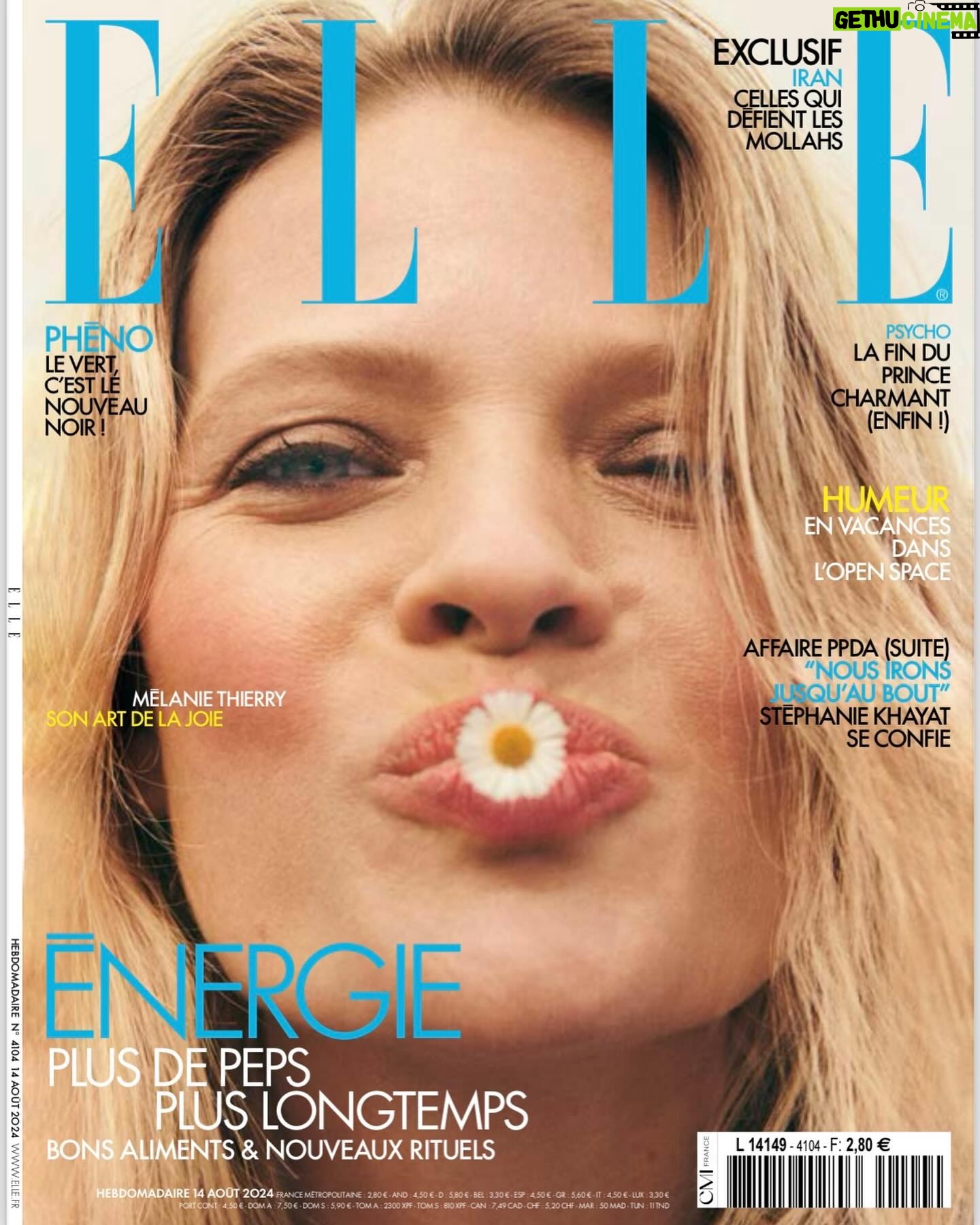 Mélanie Thierry - 3.6K Likes - Merci infiniment au Elle , suis si heureuse d avoir partagé ce moment avec cette merveilleuse équipe , ils ont pris le ferry pour me retrouver sur mon petit paradis . lorsqu’ils m ont proposé ce rendez vous d été, j étais alors bien rondement enceinte de mon petit garçon. , je me suis dit , ils ont l esprit bien aventureux et téméraire au Elle, Une séance photo deux mois après avoir accouché.. j étais morte de trouille , mais eux n ont peur de rien , encore moins de photographier une femme qui vient de donner naissance a son troisième enfant . . Et bien je les remercie .. , c était si joyeux, si vivant. Une vraie joie .
@jonasbresnan @christophedanchaud_ @oliviadelamberterie @verovatinos @chloedugast @0livierlebrun @agencecontact @mathiaslasserre @veroniquephilipponnat